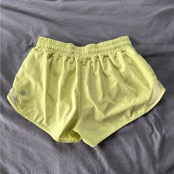 Lululemon Hotty Hot Lined Shorts 2.5” - Picture 2 of 3